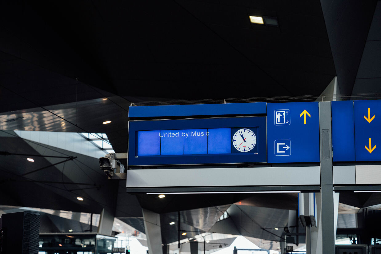 Loktaufe ESC_Anzeigetafel Bahnsteig_c_OEBB_Willinger