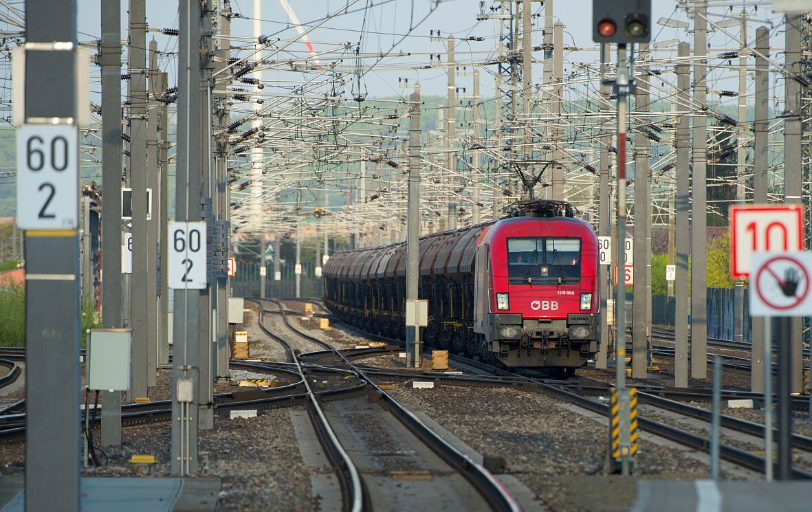 Güterzug auf der Weststrecke