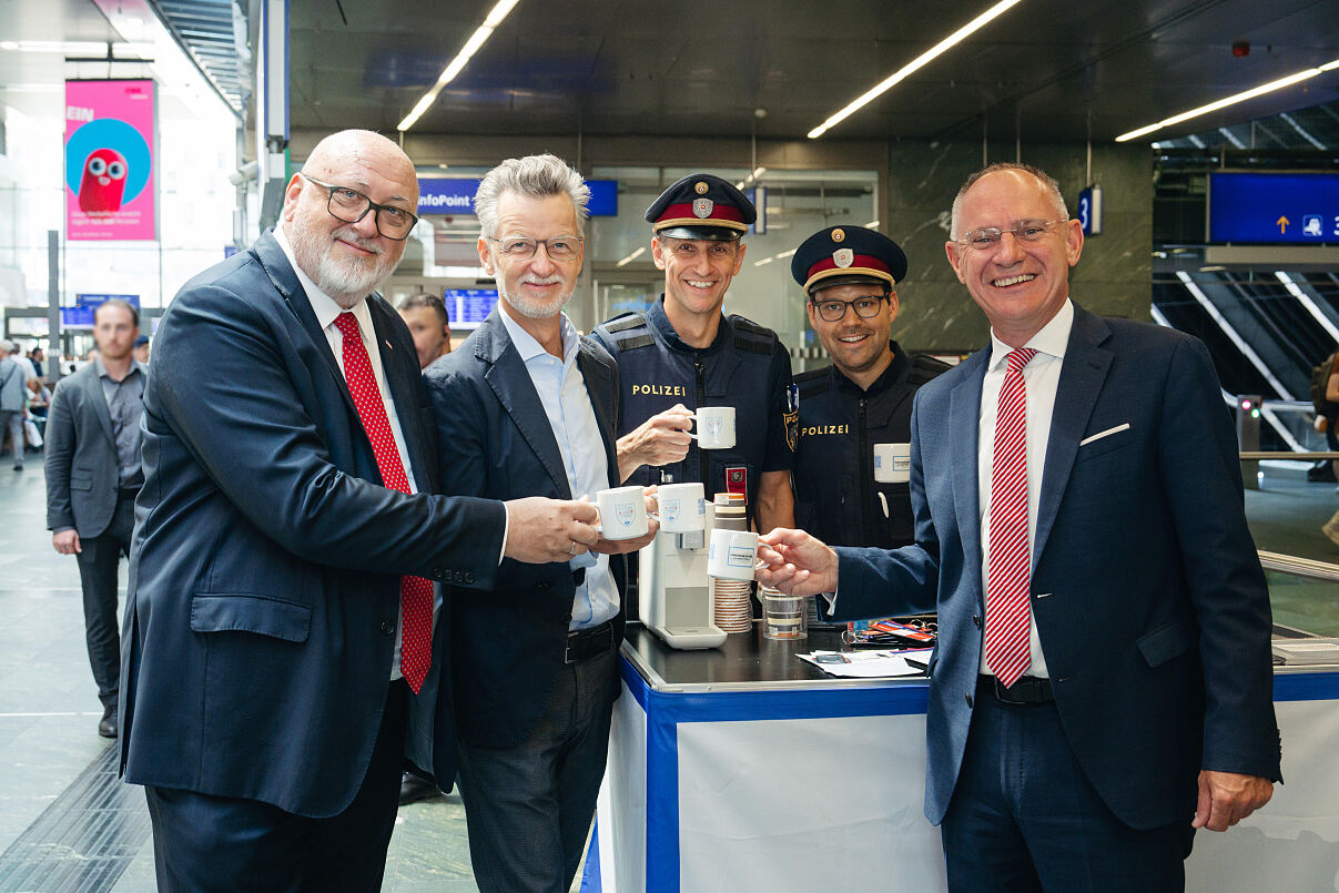 Gruppenbild_Matthä_Hebenstreit_Karner_c_OEBB_Leonte