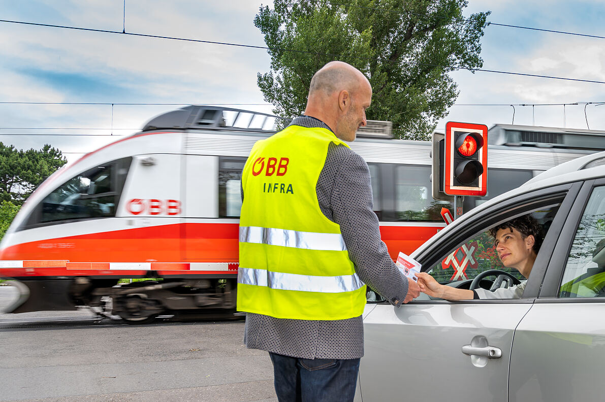 Eisenbahnkreuzung_c_OEBB_Michael Fritscher