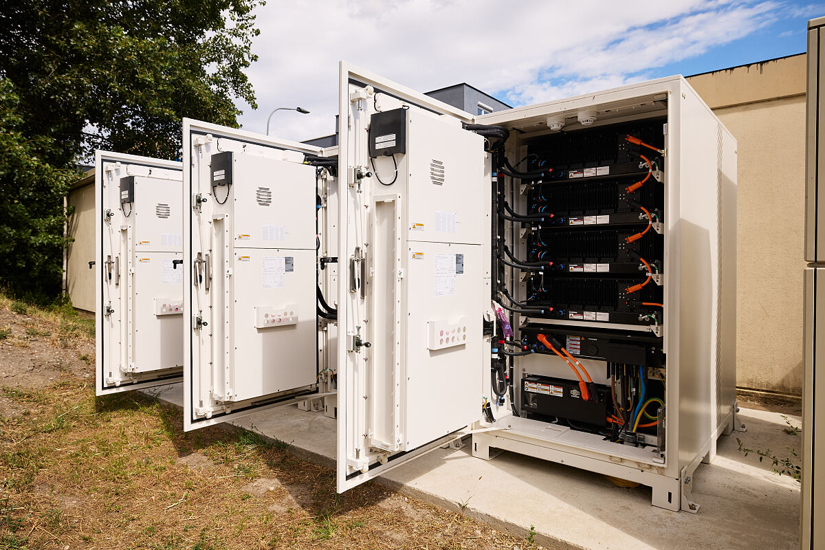 Batteriespeicher macht Sonnenstrom