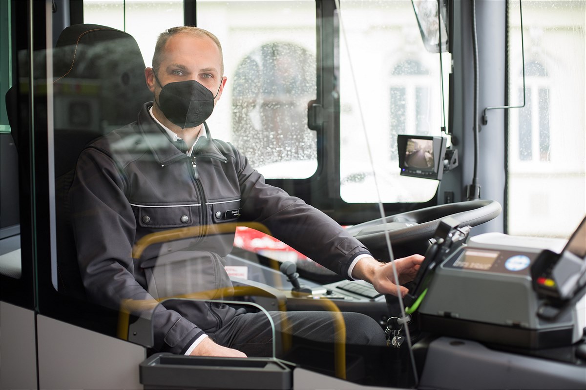 Buslenker im neuen Cockpit