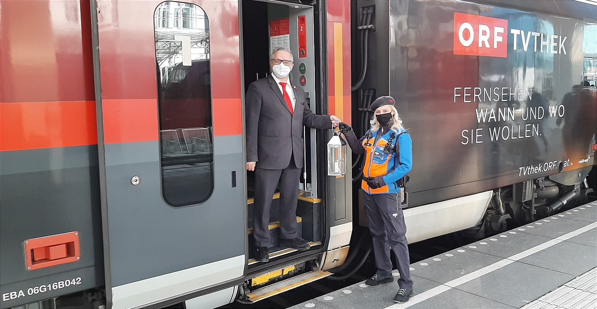 Ankunft Friedenslicht am Hbf Salzburg
