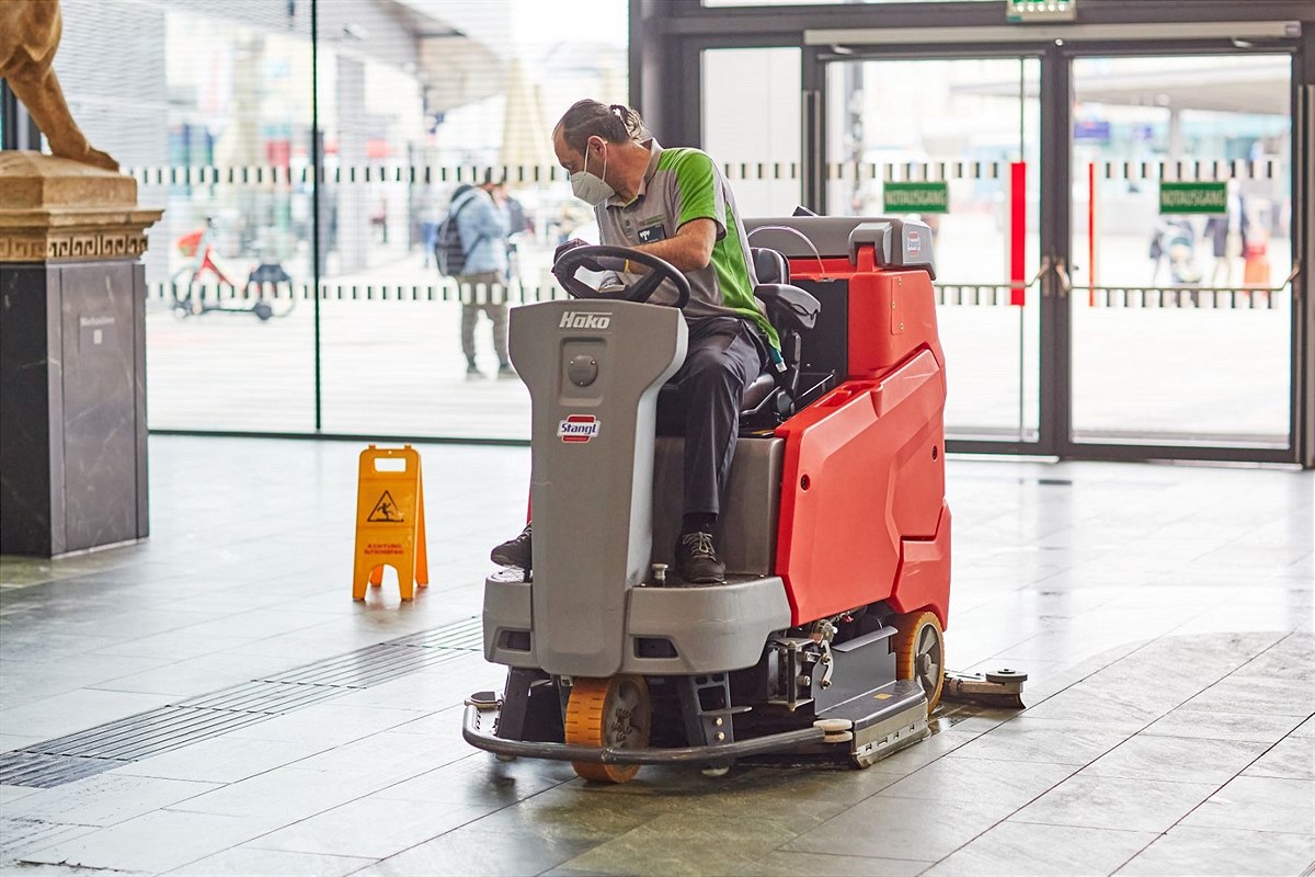 ÖBB Reinigung Kehrmaschine