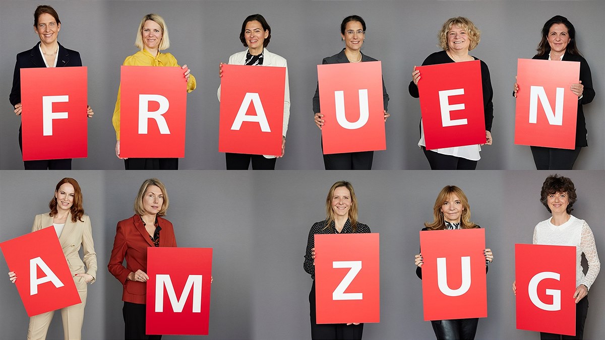ÖBB Frauen am Zug