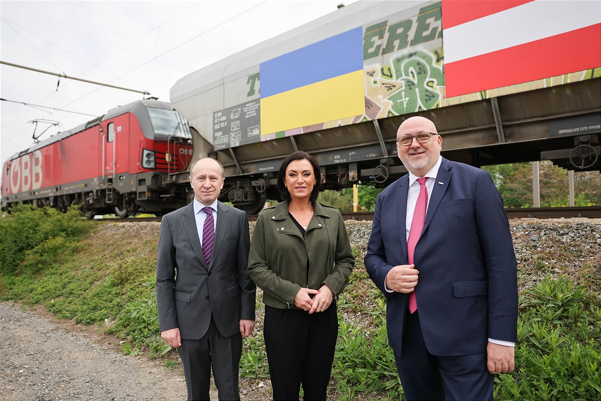 vlnr. Landwirtschaftsministerin Elisabeth Köstinger, ukrainischen Botschafter Vasyl Khymynets, ÖBB CEO Andreas Matthä