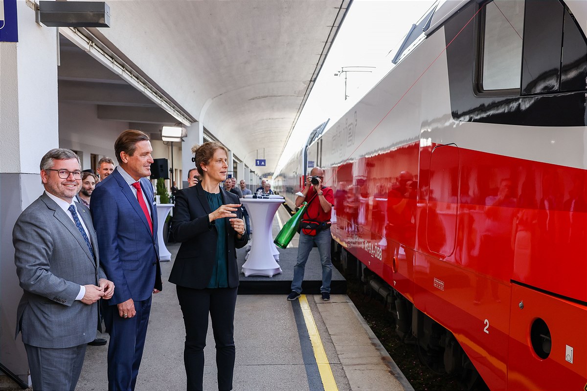 vlnr. NÖ Mobilitätslandesrat Ludwig Schleritzko, Finanz- und Wirtschaftsstadtrat Wien Peter Hanke, ÖBB Vorständin Sabine Stock