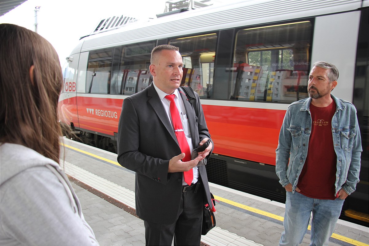 Zugbegleiter_in_01