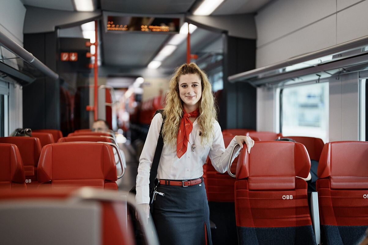 ÖBB Zugbegleiterin