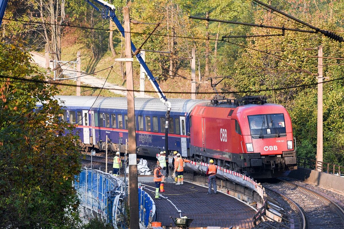 Sanierung Semmering-Bergstrecke_eingleisige Sperre_Nightjet_credit ÖBB Johann Wolf