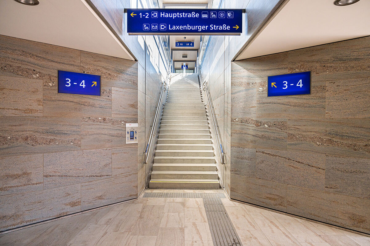 Bahnhof Achau_Unterfuehrung_Treppe_Bahnsteigzugang_Foto ÖBB, Michael Fritscher