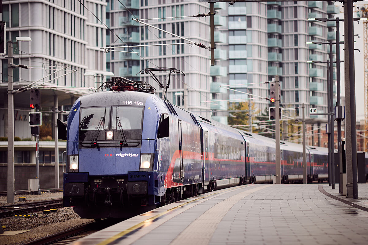 Einfahrt Nightjet der neuen Generation