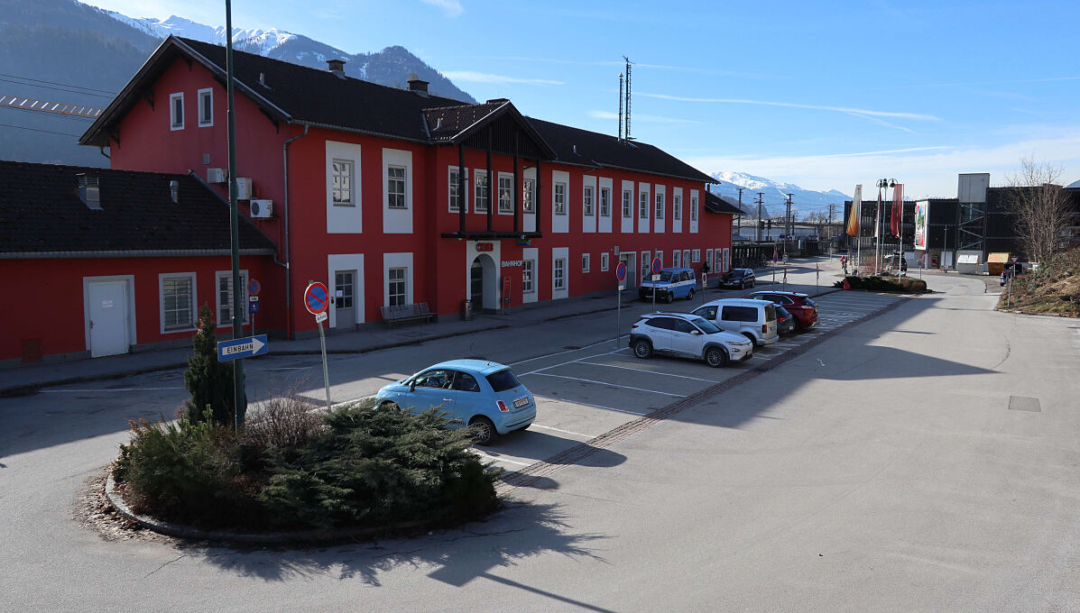Vorplatz Bf Jenbach_(c)ÖBB_Pellizzari