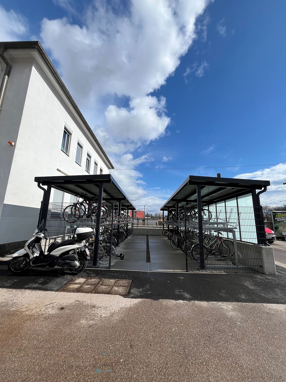 Bike&Ride-Anlage Krems neu_Aufnahmegebäude Westseite