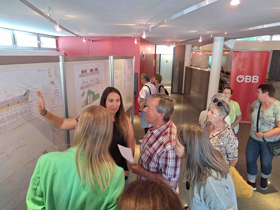Planausstellung zum neuen Bahnhof Völs