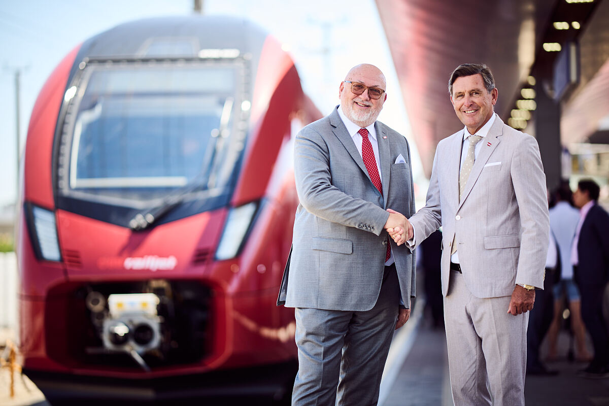 Railjet Doppelstock C OEBB Marek Knopp