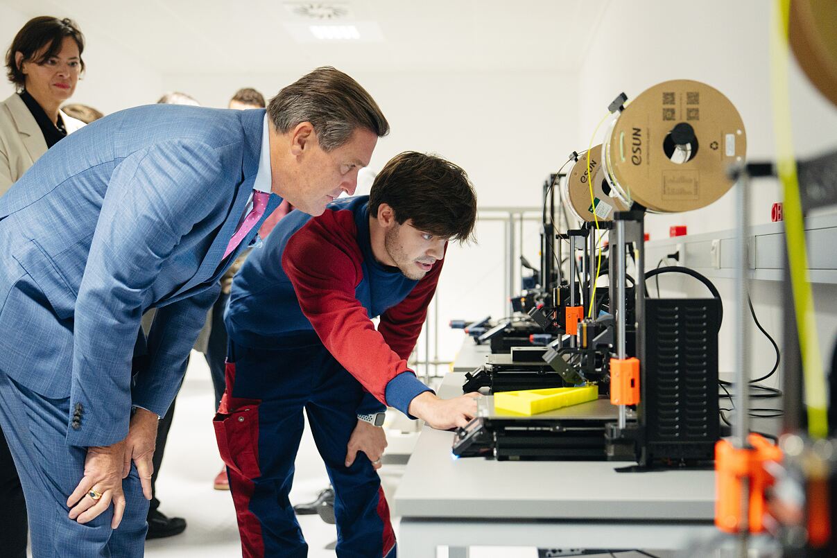 20250929_Erweiterung Lehrwerkstätte_Lehrling 1