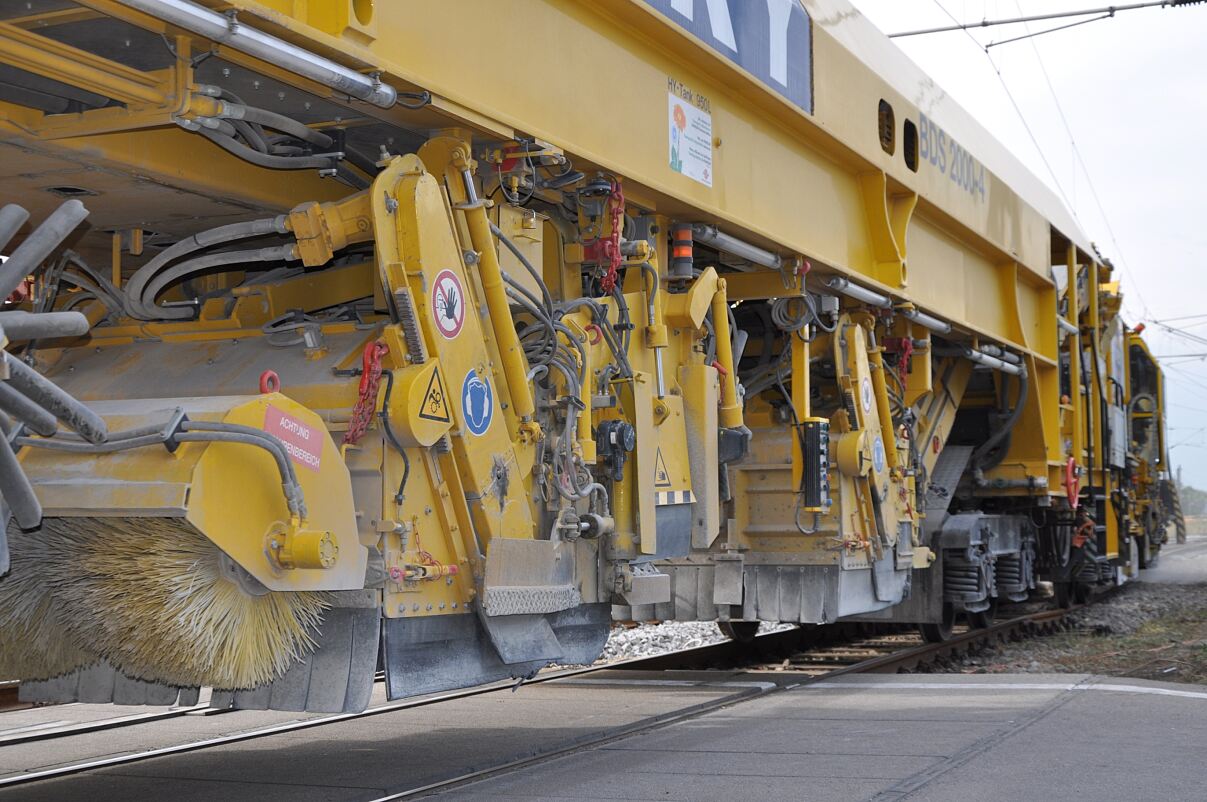 Maschineller Durcharbeitungszug - Stopf- u. Planiereinheit