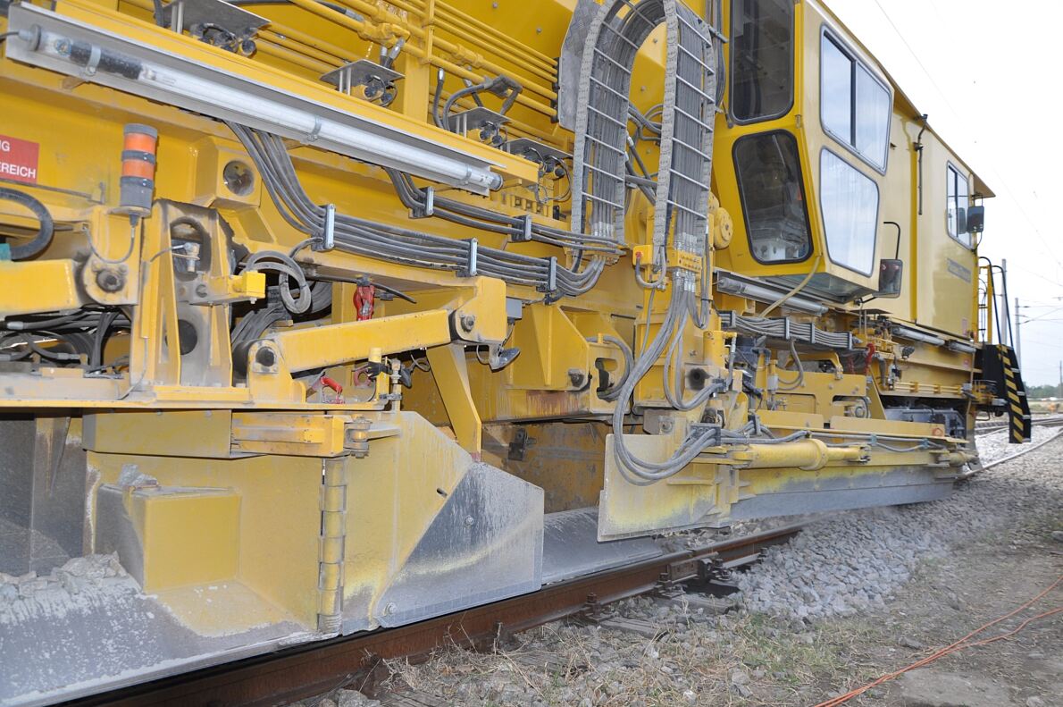 Maschineller Durcharbeitungszug - Stopf- u. Planiereinheit