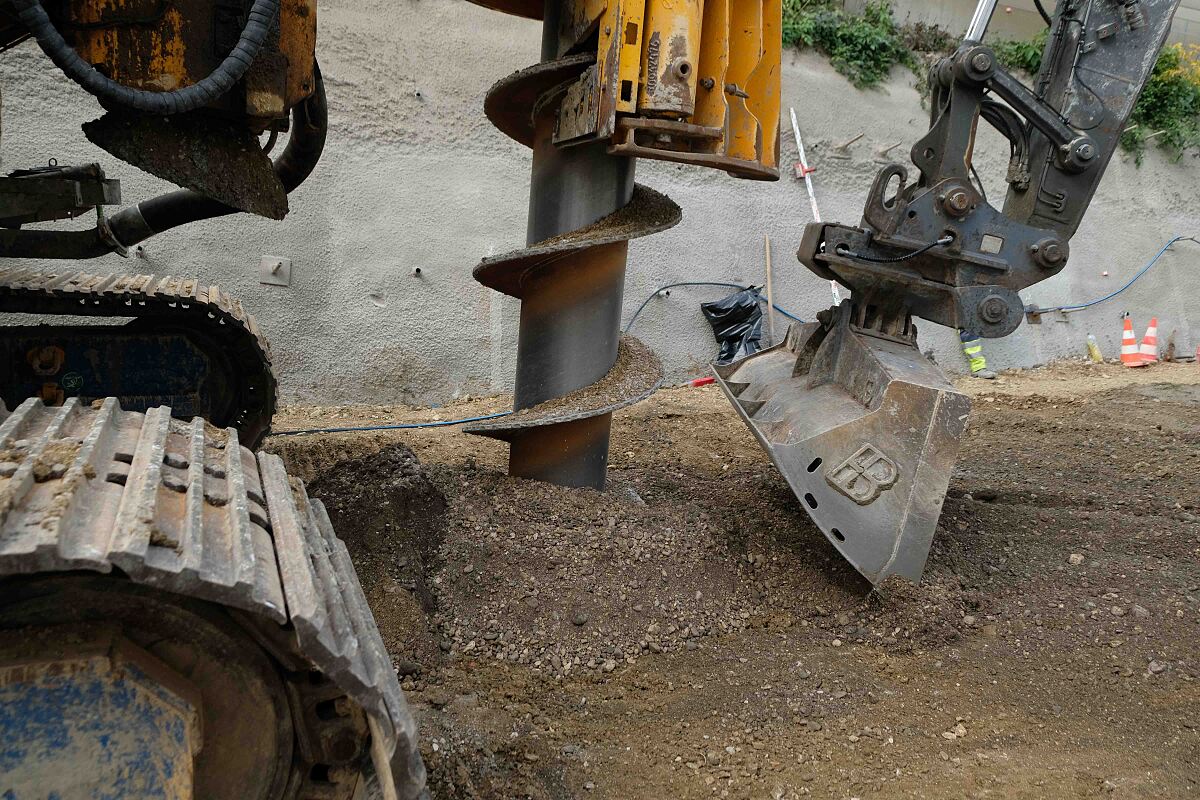 Wr. Neustadt Hbf.: Spritzbetonwand - Bohrungen  - Stützmauer