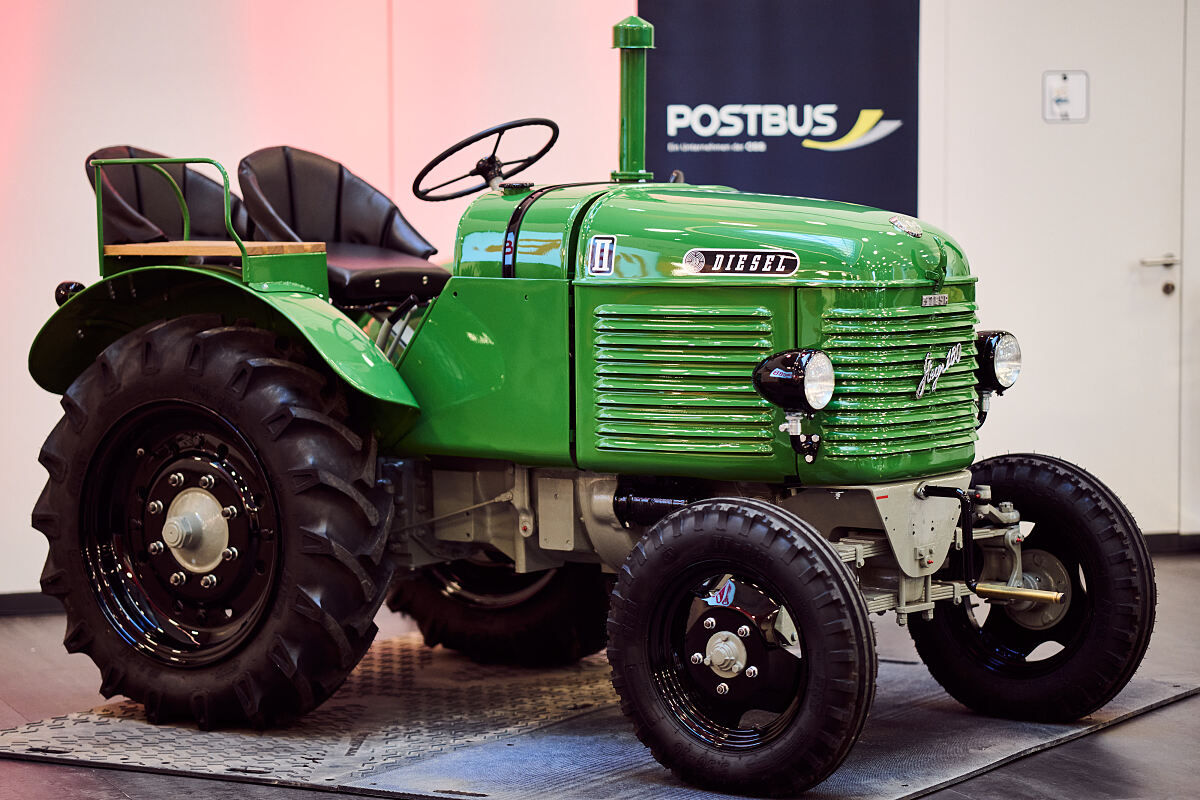 Steyr-Traktor für Licht ins Dunkel